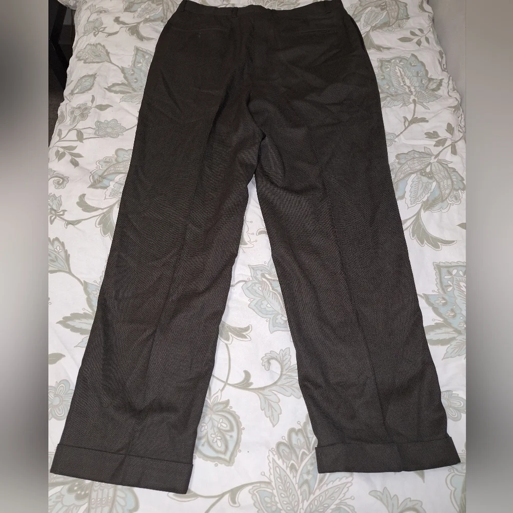 Paulo SoLari mens 100% wool suit. The jacket is a 44R, pants are 36x32